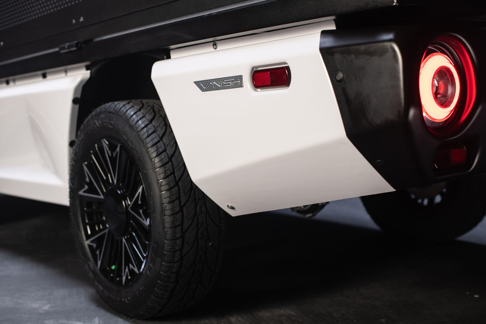 ayro-vanish-transportation-design-tires-lighting-details