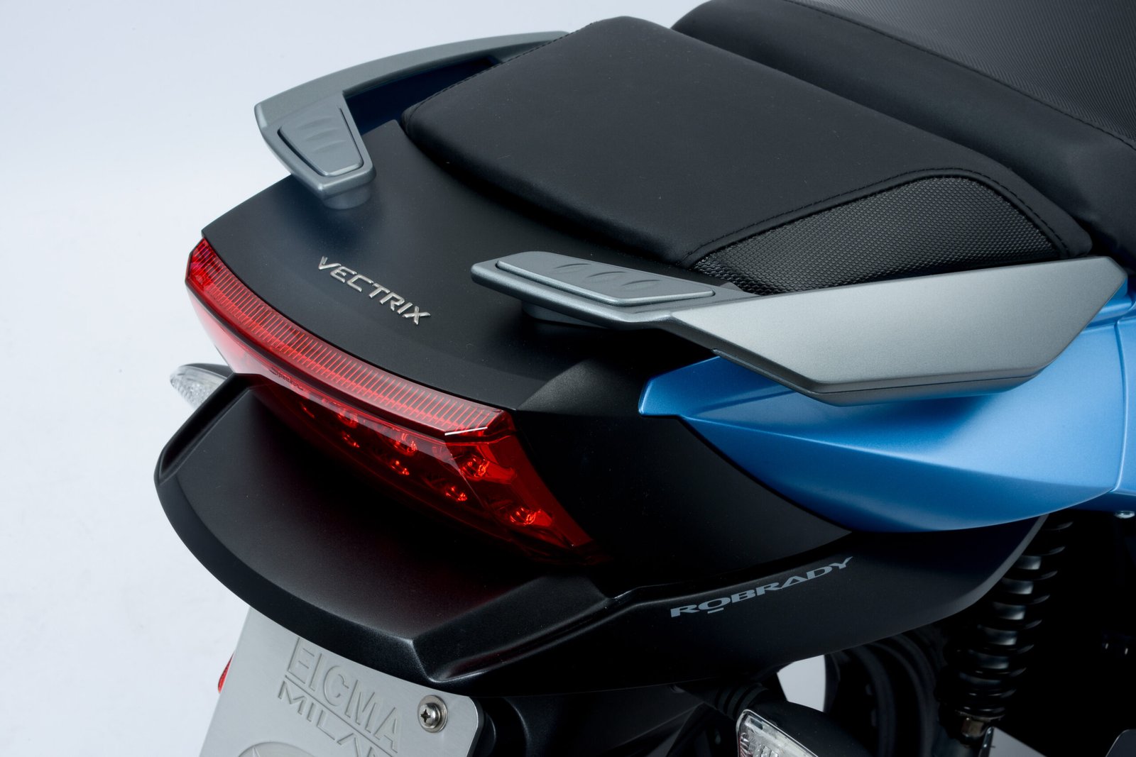 vectrix-vt-1-electric-scooter-robrady-transportation-design-rear