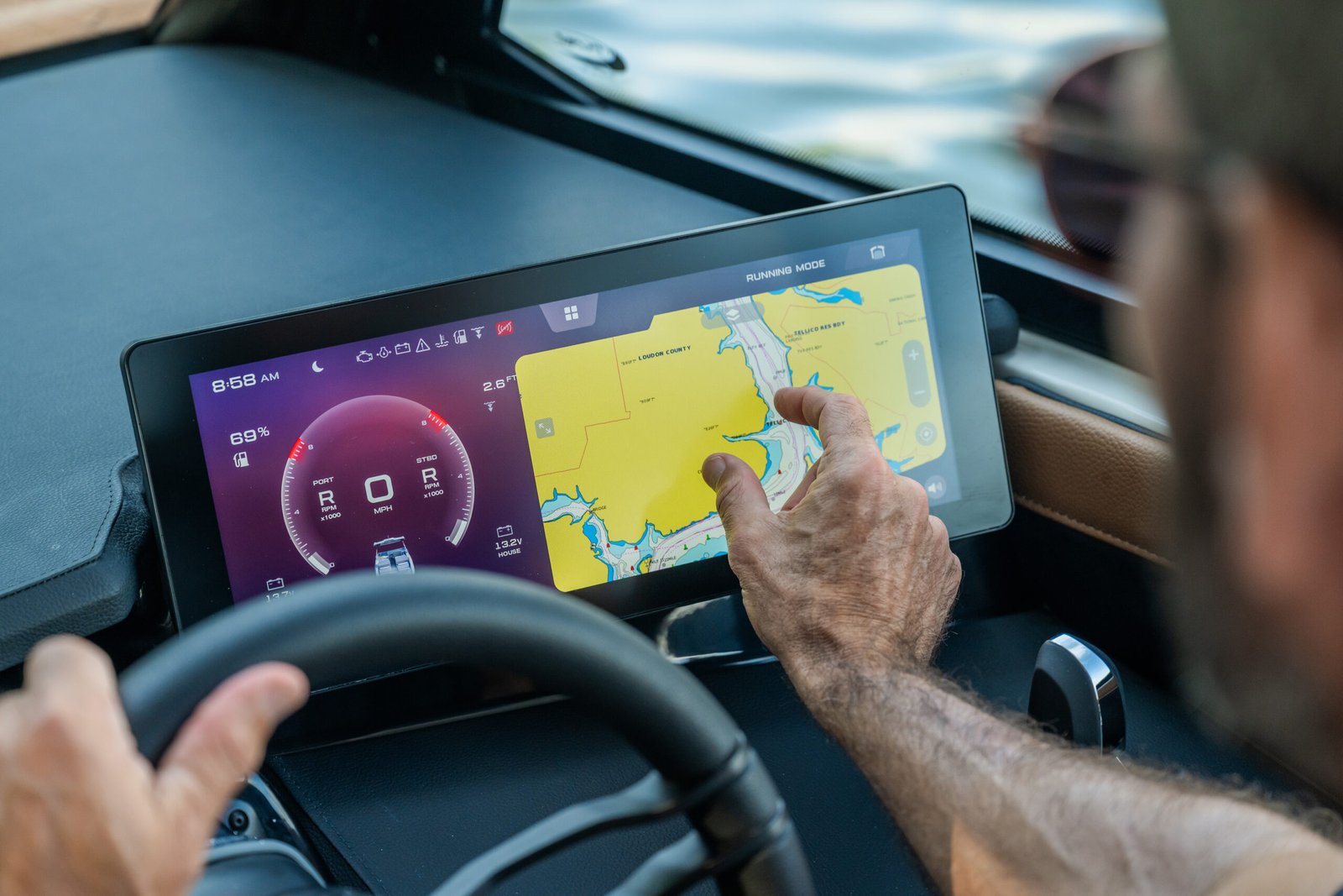 yamaha-295-jet-boat-navigation-controls-marine-design