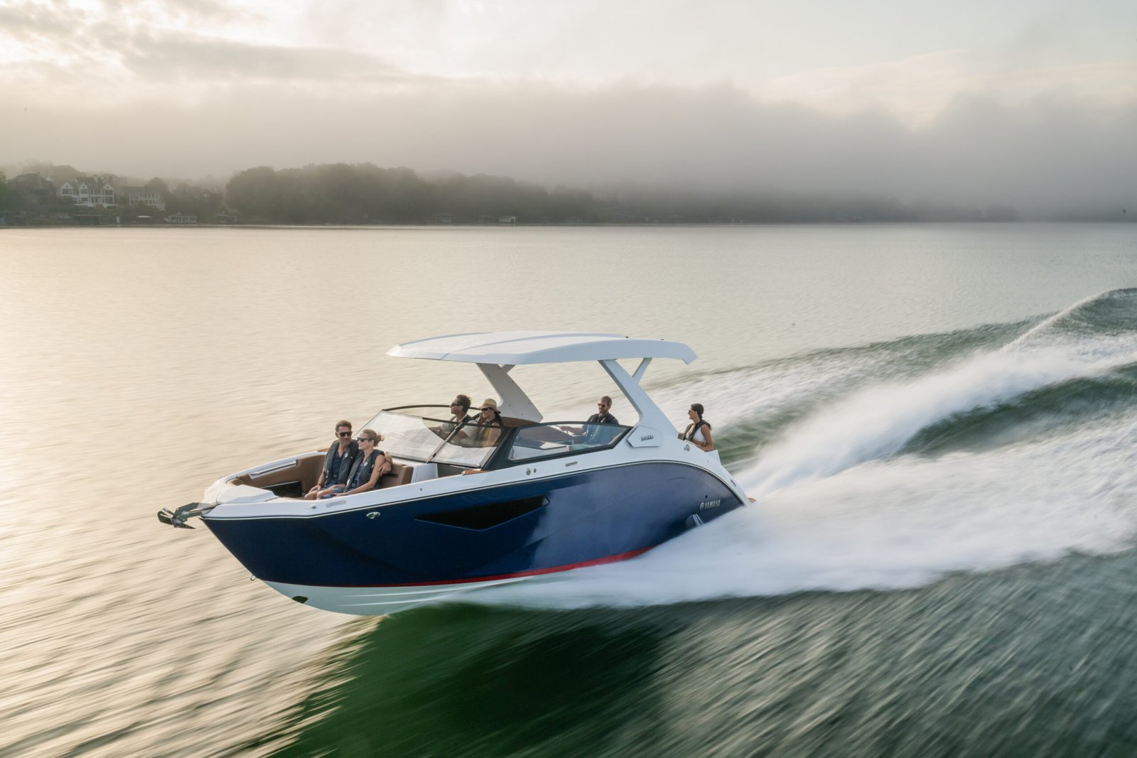 yamaha-295-jet-boat-side-view-in-motion-marine-design