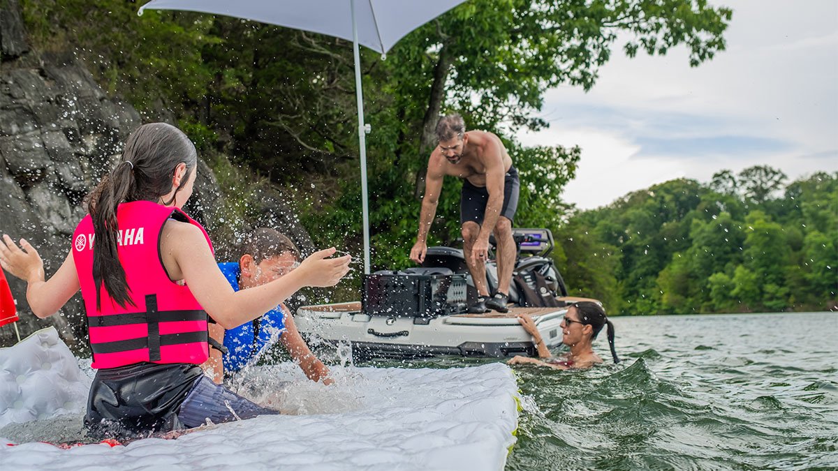 Yamaha Crosswave Splash Pad and Umbrella Accessories Marine Design by ROBRADY